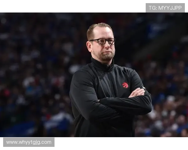 怒火中烧纳斯对球权判罚不满当场对裁判怒吼不止